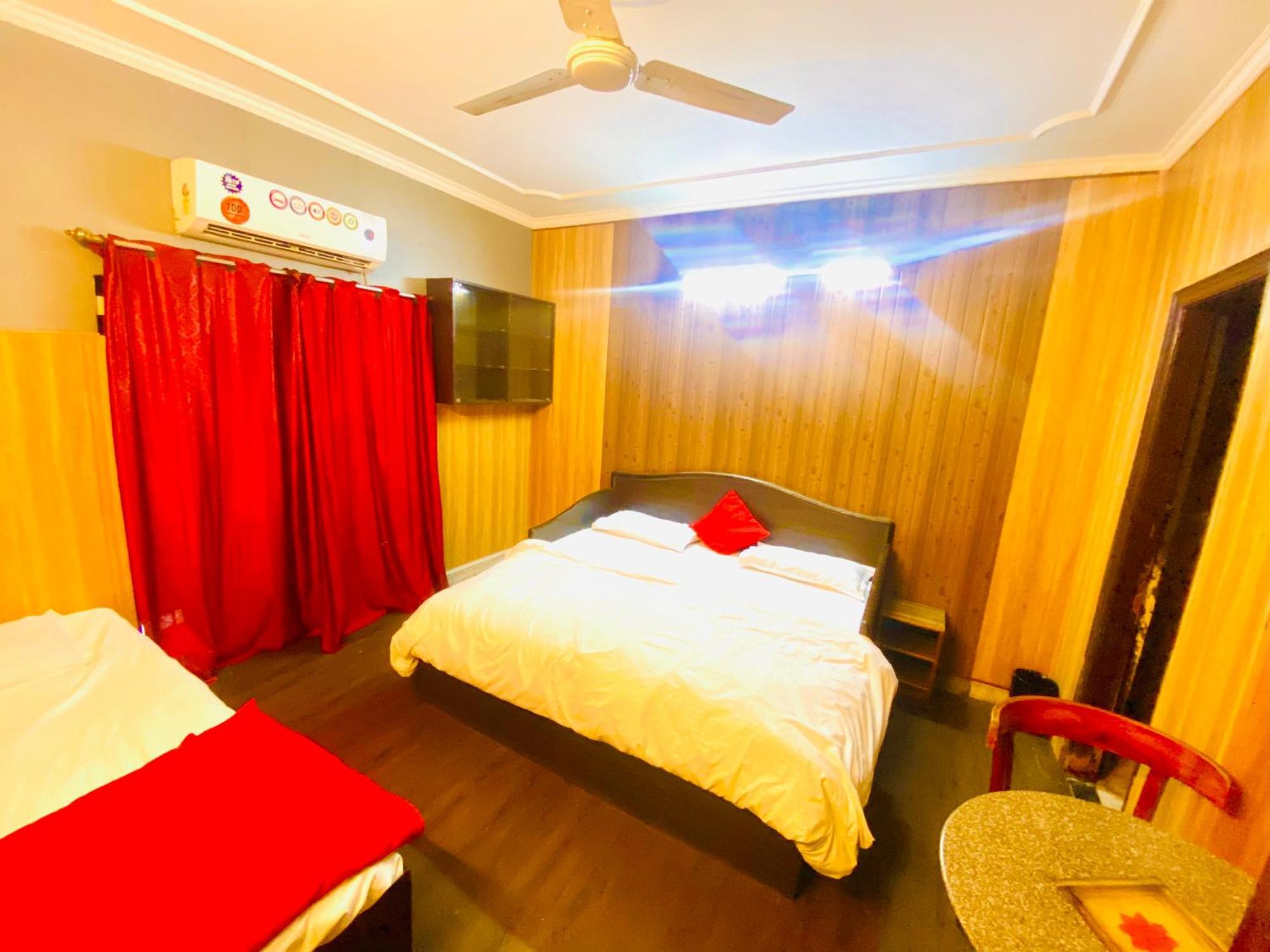 Osakataj Hotel Агра Екстериор снимка