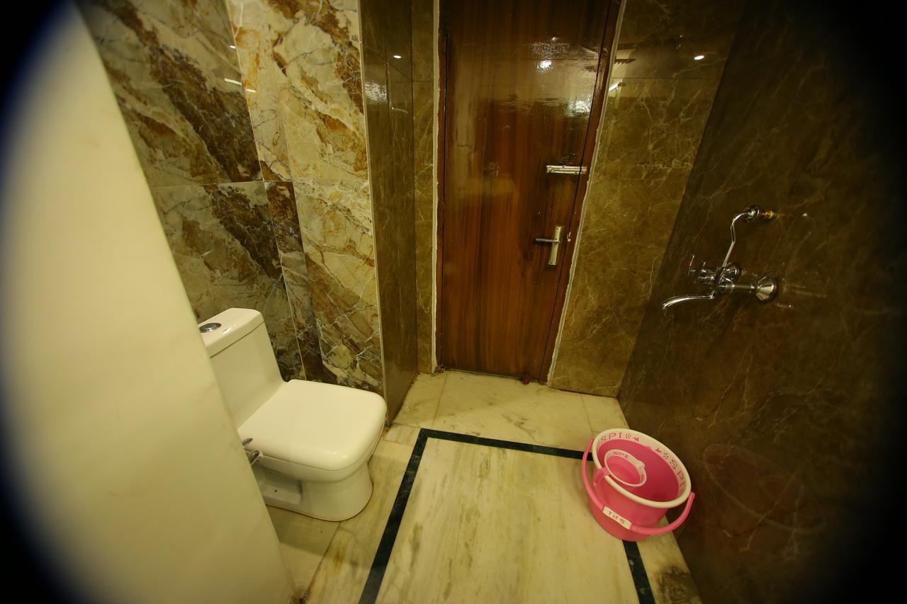 Osakataj Hotel Агра Екстериор снимка