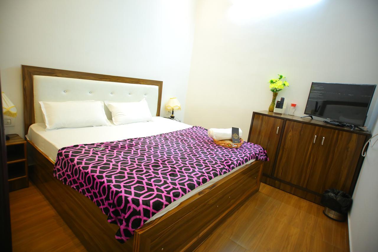 Osakataj Hotel Агра Екстериор снимка