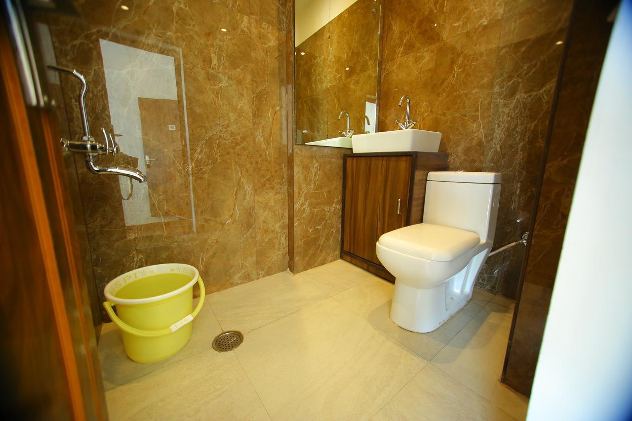 Osakataj Hotel Агра Екстериор снимка