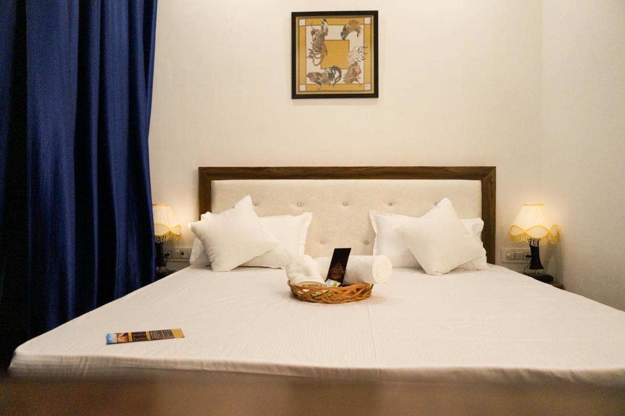 Osakataj Hotel Агра Екстериор снимка