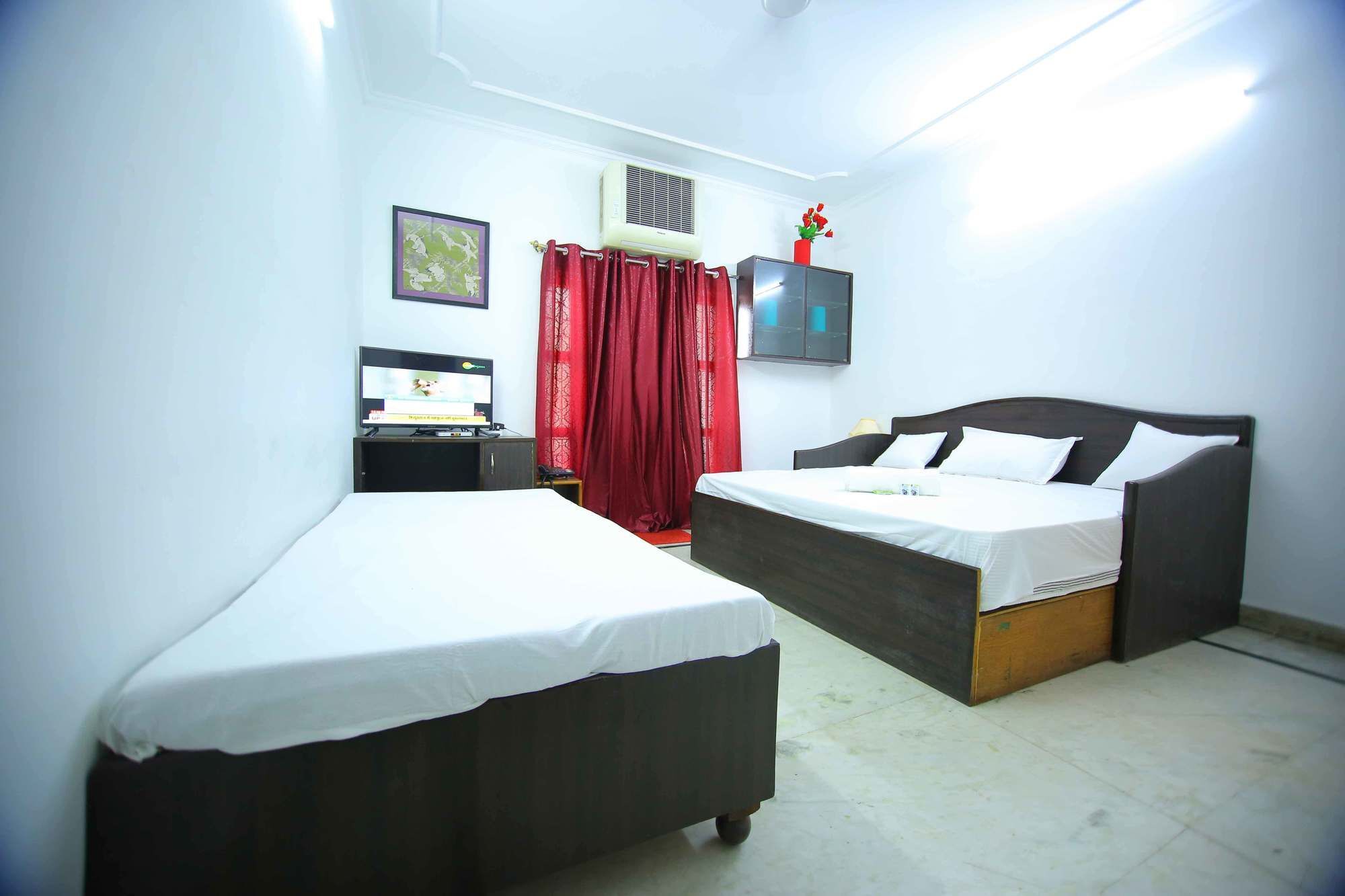 Osakataj Hotel Агра Екстериор снимка
