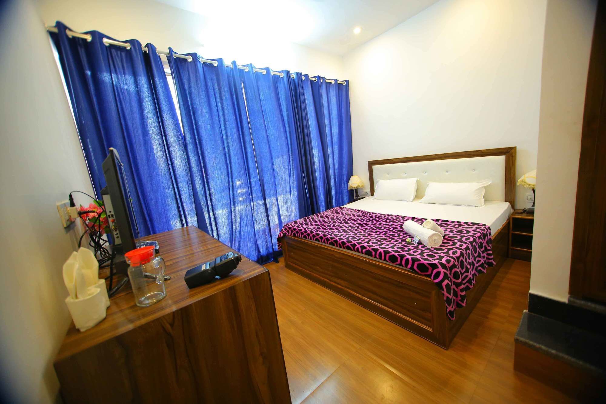Osakataj Hotel Агра Екстериор снимка