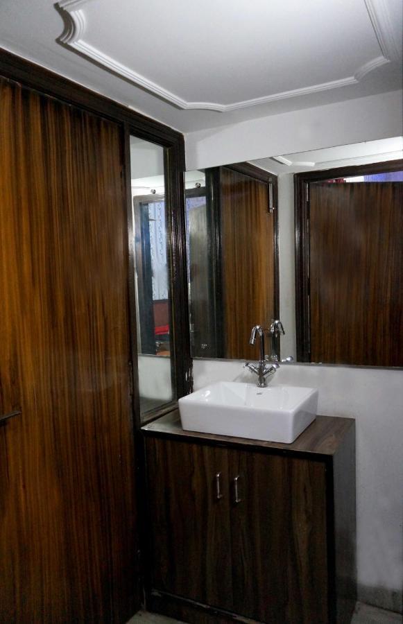 Osakataj Hotel Агра Екстериор снимка