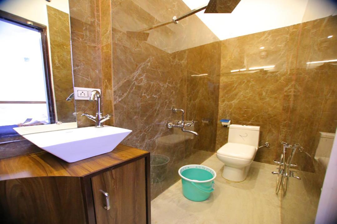 Osakataj Hotel Агра Екстериор снимка
