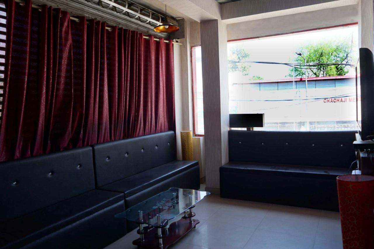 Osakataj Hotel Агра Екстериор снимка