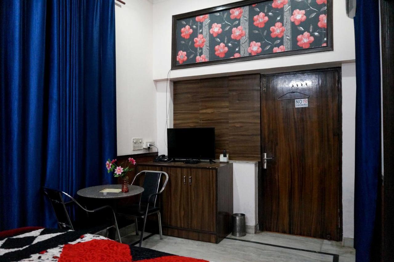 Osakataj Hotel Агра Екстериор снимка